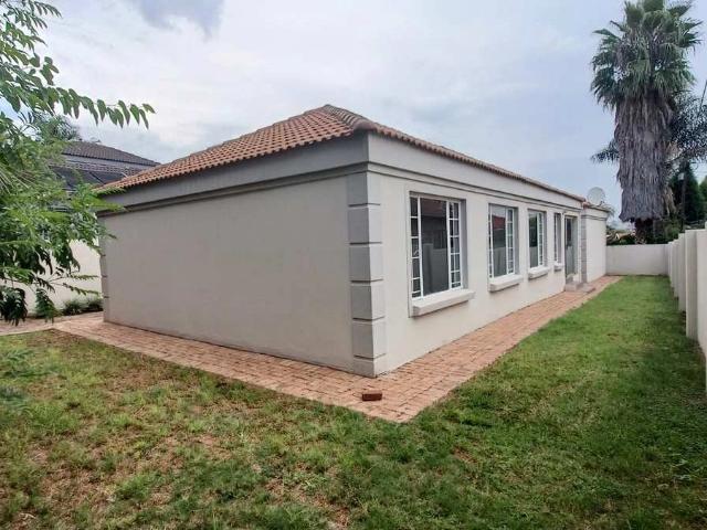 3 Bedroom House to Rent in Thatchfield Cresent