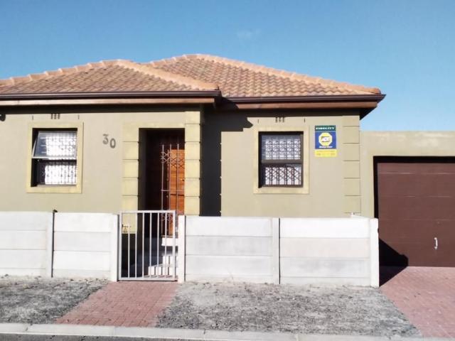 3 Bedroom house to rent in Westridge, Mitchells Plain