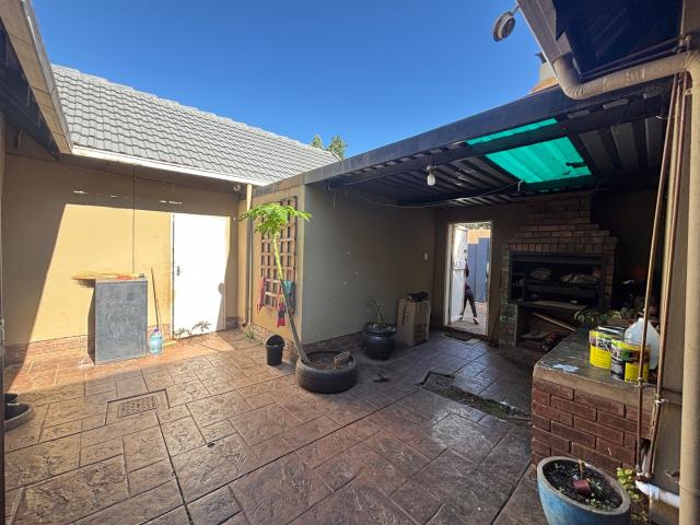 3 Bedroom House To Rent in Willow Park Manor