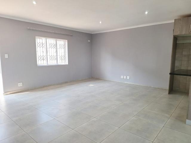 3 Bedroom House To Rent in Athlone Park