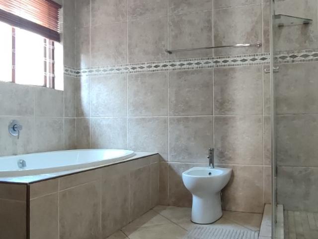 3 Bedroom House To Rent in Bartlett