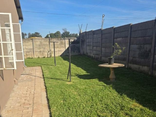 3 Bedroom House To Rent in Benoni Small Farms