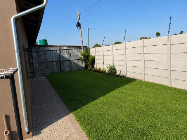 3 Bedroom House To Rent in Benoni Small Farms