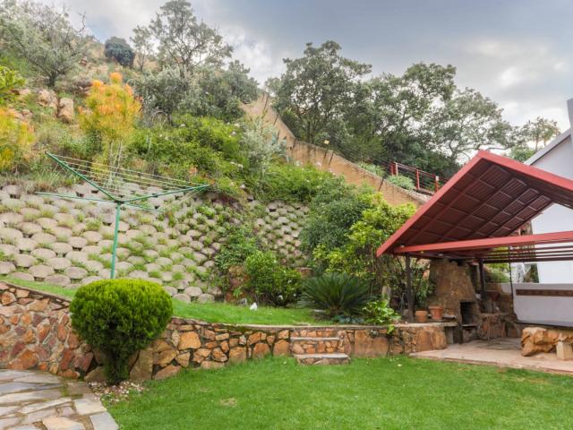 3 Bedroom House To Rent in Constantia Kloof