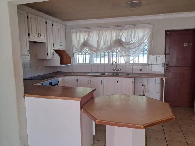 3 Bedroom House To Rent in Country View