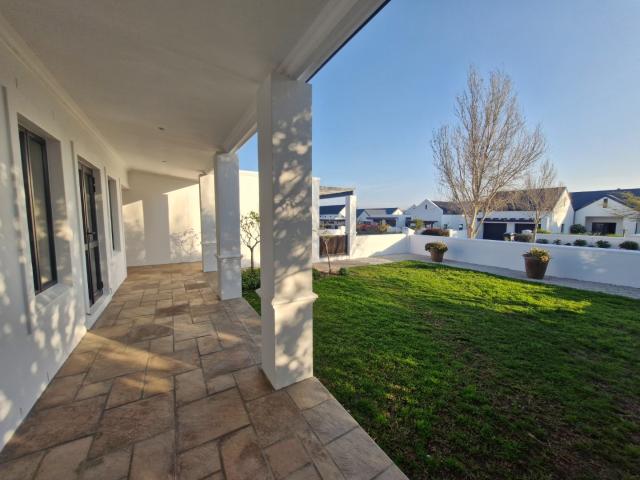 3 Bedroom House To Rent in Croydon Olive Estate