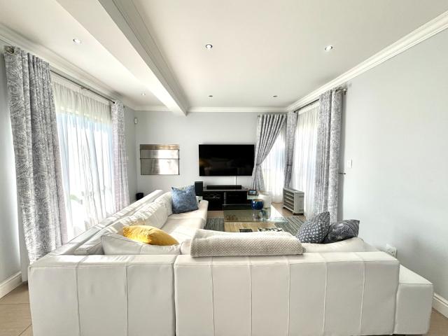 3 Bedroom House To Rent in Fairview