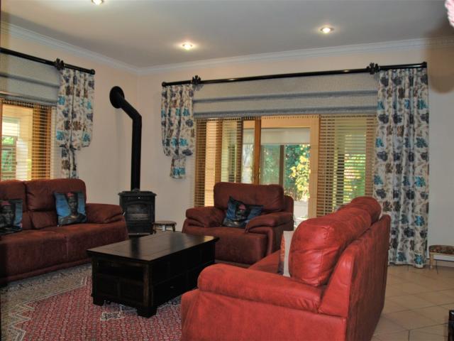 3 Bedroom House To Rent in Featherbrooke Estate