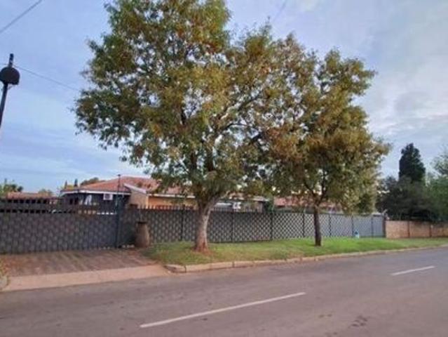 3 Bedroom house to rent in Florida, Roodepoort