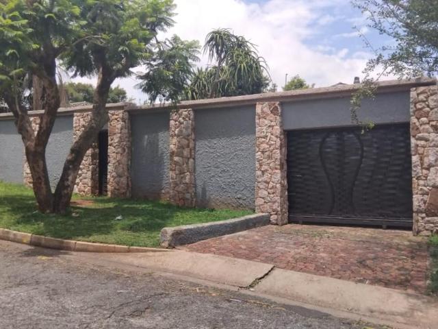 3 Bedroom house to rent in Florida, Roodepoort
