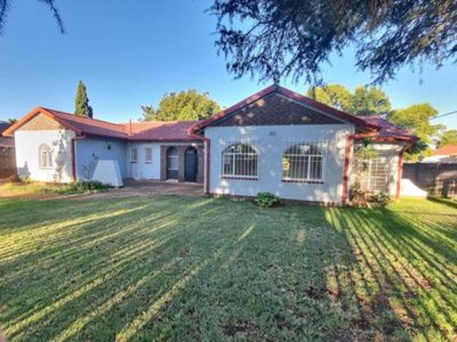 3 bedroom house to rent in golfpark
