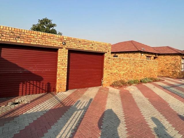 3 Bedroom house to rent in Karenpark, Akasia