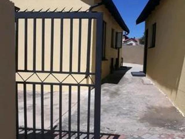 3 bedroom house to rent in klipfonte.