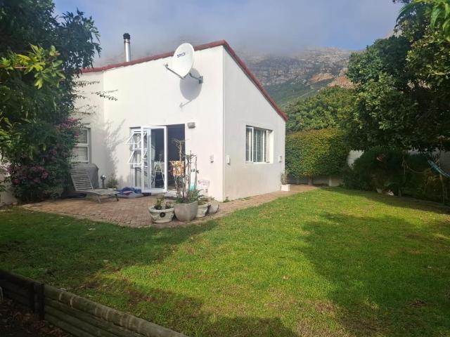 3 Bedroom house to rent in Lakeside, Cape Town