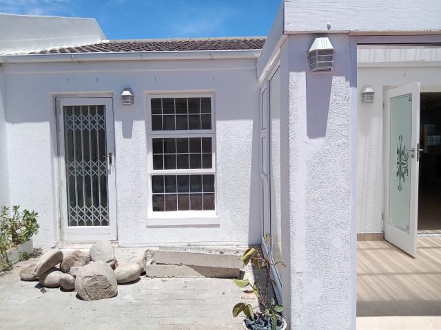 3 Bedroom House To Rent in Muizenberg