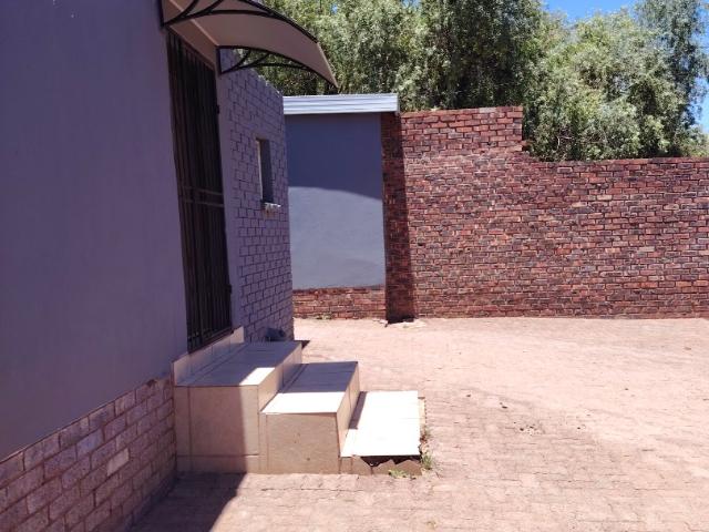 3 Bedroom House To Rent in Postmasburg