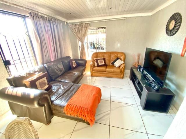 3 Bedroom House To Rent in Protea Glen