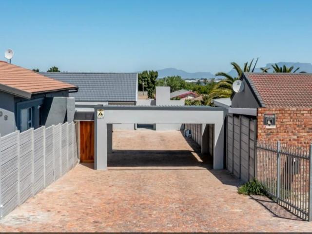 3 Bedroom house to rent in Protea Heights, Brackenfell