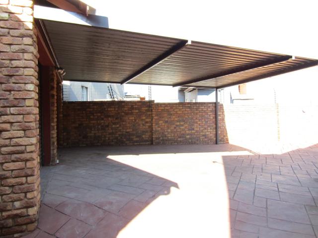 3 Bedroom House To Rent in Rooihuiskraal North