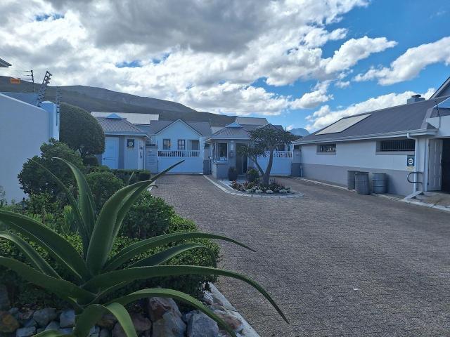 3 Bedroom house to rent in Sandbaai, Hermanus