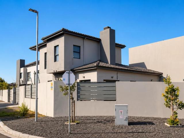 3 Bedroom house to rent in Sandown, Blouberg