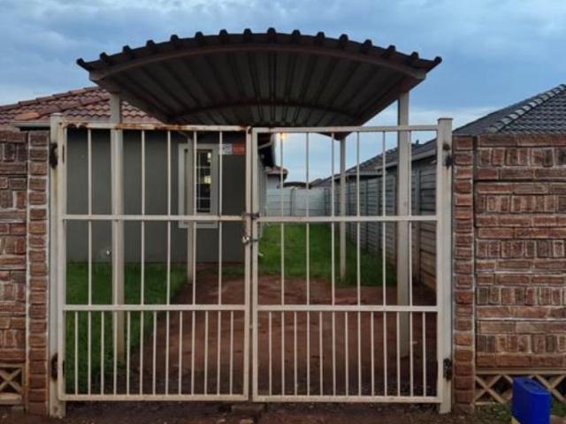 3 Bedroom House to Rent in Sky City