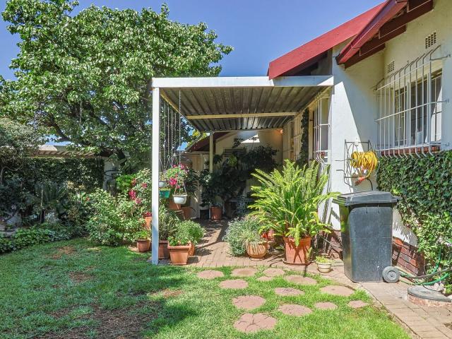 3 Bedroom House To Rent in Sophiatown