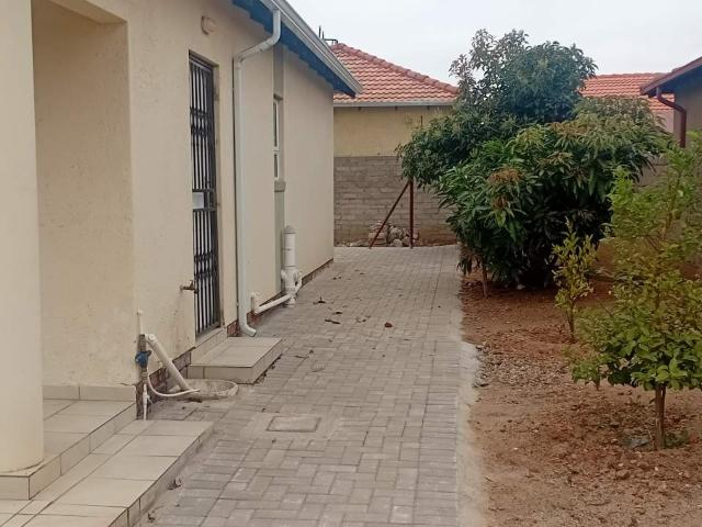 3 Bedroom House To Rent in Southern Gateway