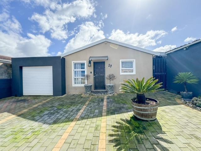 3 Bedroom House To Rent in Strandfontein Village