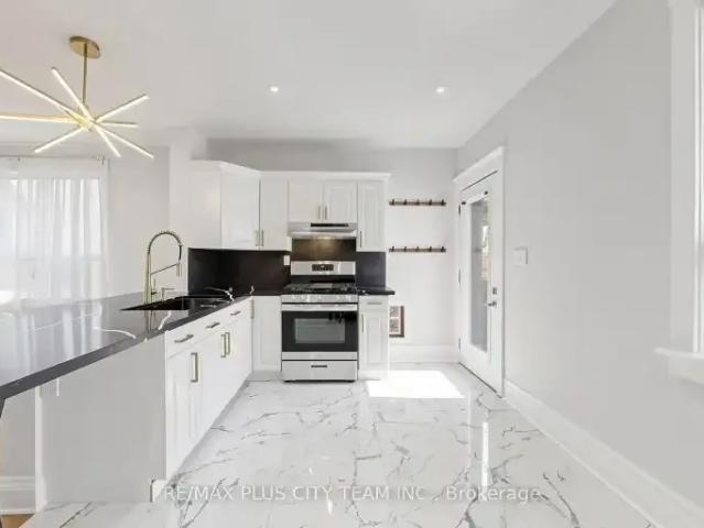 3 Bedroom House Toronto ON 101773522