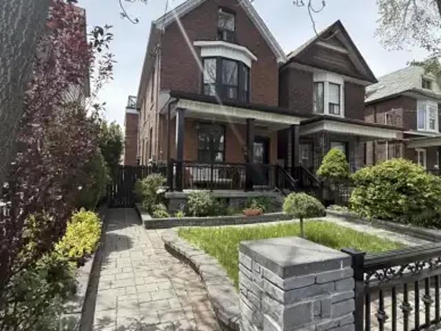3 Bedroom House Toronto ON 102551598