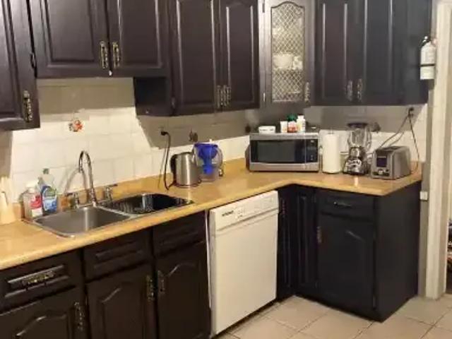 3 Bedroom House Toronto ON 102846980