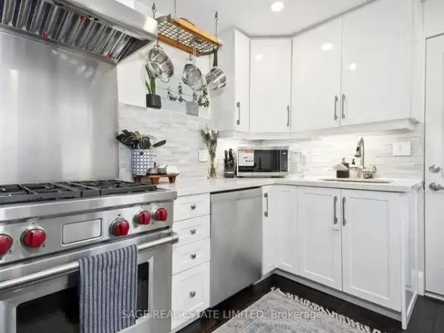 3 Bedroom House Toronto ON 103338351
