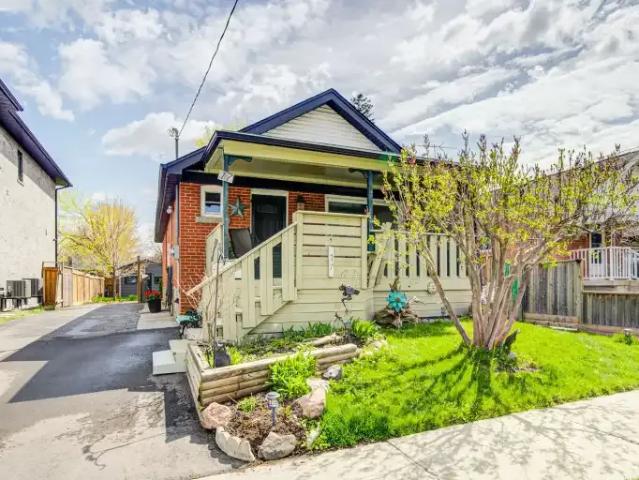 3 Bedroom House Toronto ON 104182453