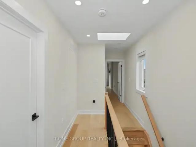 3 Bedroom House Toronto ON 104224423
