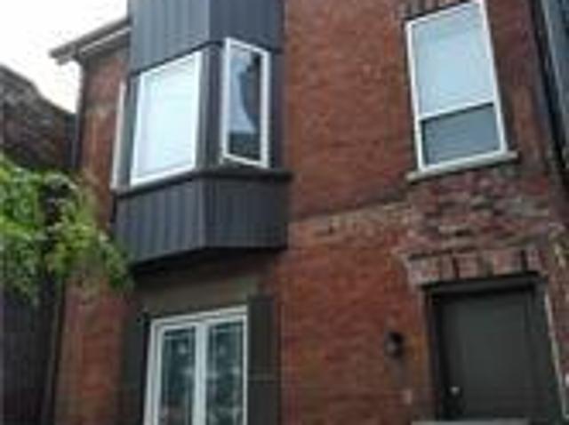 3 Bedroom House Toronto ON M6R 1W7 86025442