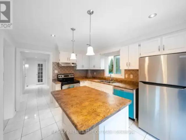 3 Bedroom House Vaughan ON 102794986