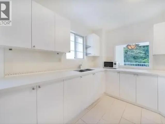 3 Bedroom House Vancouver BC 100444431