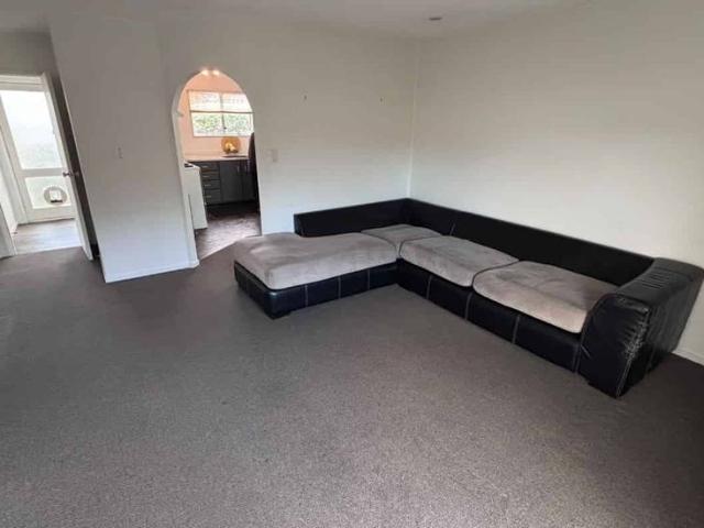 3 Bedroom House Zoned for Macleans College and BBI