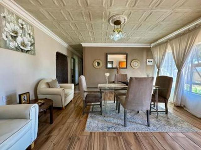 3 bedroom home with flatlet in the h.