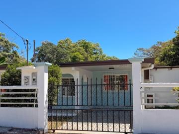 3 bedroom Home with Pool