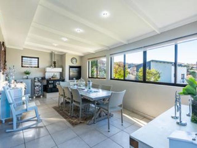 3 bedroom home with study and sea views