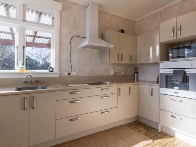 3 bedroom home + family room, lots of shed space, Large well planted section