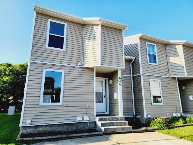 3 Bedroom Home for Rent at 636 Saddleback Rd Nw, Edmonton, AB T6J 4Z3 Blue Quill