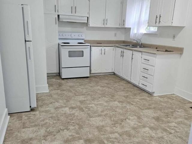 3 Bedroom Home for Rent at 719 Jackson Crt, Newmarket, ON L3Y 5A5 Huron Heights