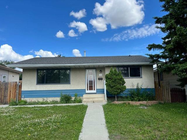 3 Bedroom Home for Rent at 1253 Lakewood Road North Nw, Edmonton, AB T6K 2V4 Tipaskan