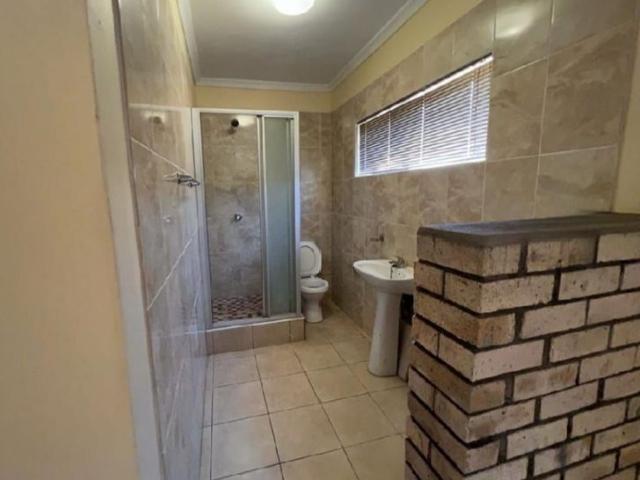 3 Bedroom home in a Secure Complex in Vanes Estate, UItenhage
