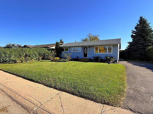 3 Bedroom Home In Esterhazy Large Lot, Move In Ready