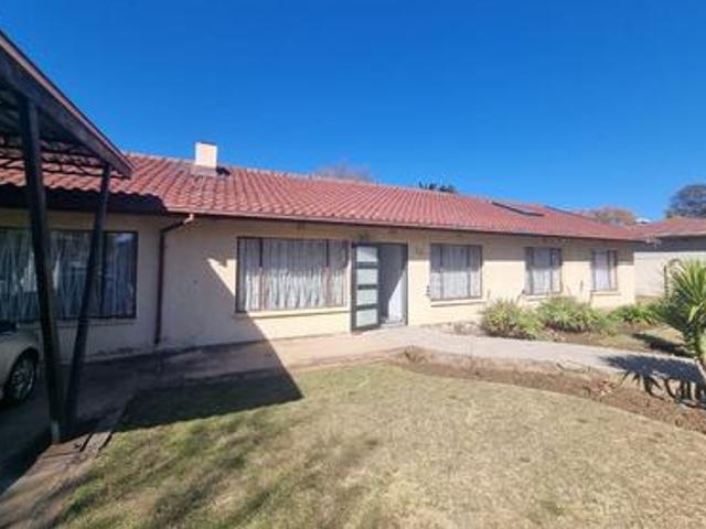 3 bedroom home on the market in raceview