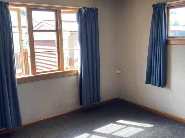 3 Bedroom Home | Open Plan Living | Close to Town